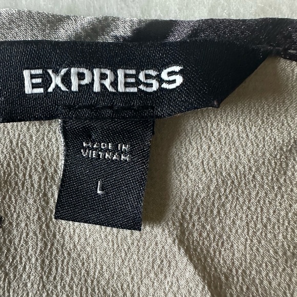 short blouse . express brand, size L, beige with coffee color. - Picture 9 of 10